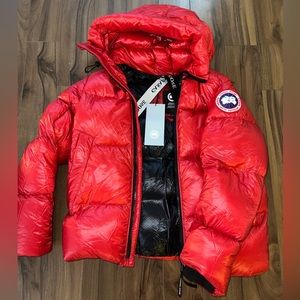 BRAND NEW Canada Goose Puffer WITH TAGS. Never worn extra warm. Amazing color.